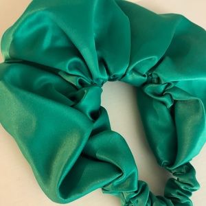 AMAZING SATIN KELLY GREEN HANDMADE OVERSIZED PONYTAIL SCRUNCHIE !